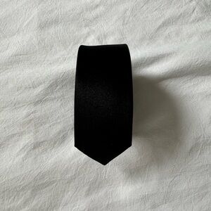The Tie Bar - solid satin black - skinny